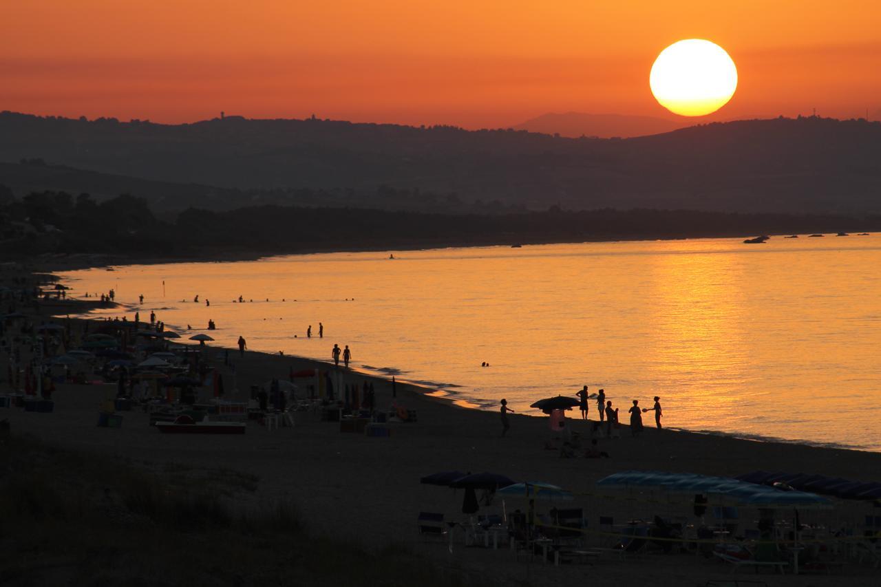 Villaggio Azzurra แตร์โมลิ ภายนอก รูปภาพ
